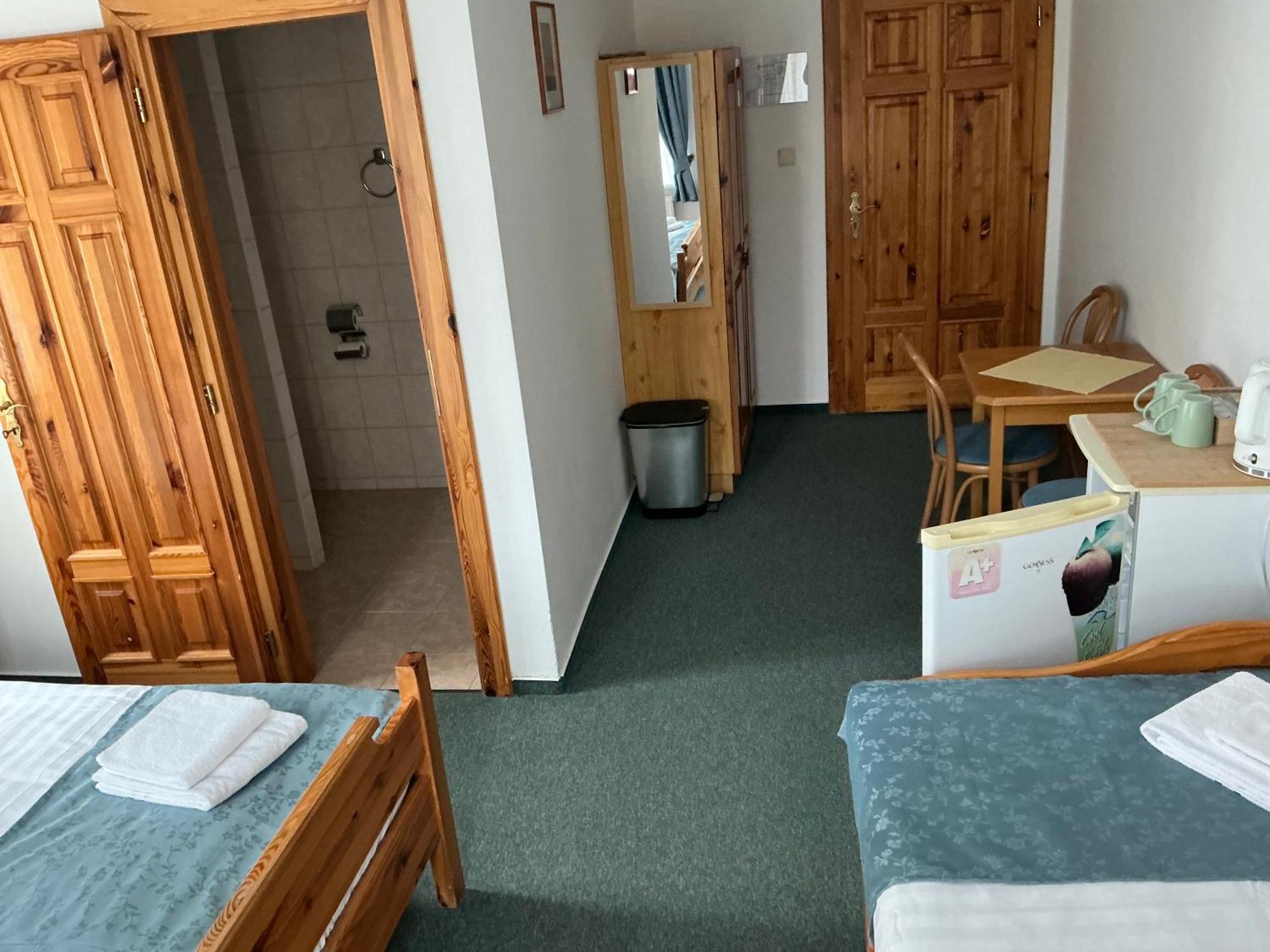 阿巴兹亚膳食公寓酒店 Františkovy Lázně 外观 照片